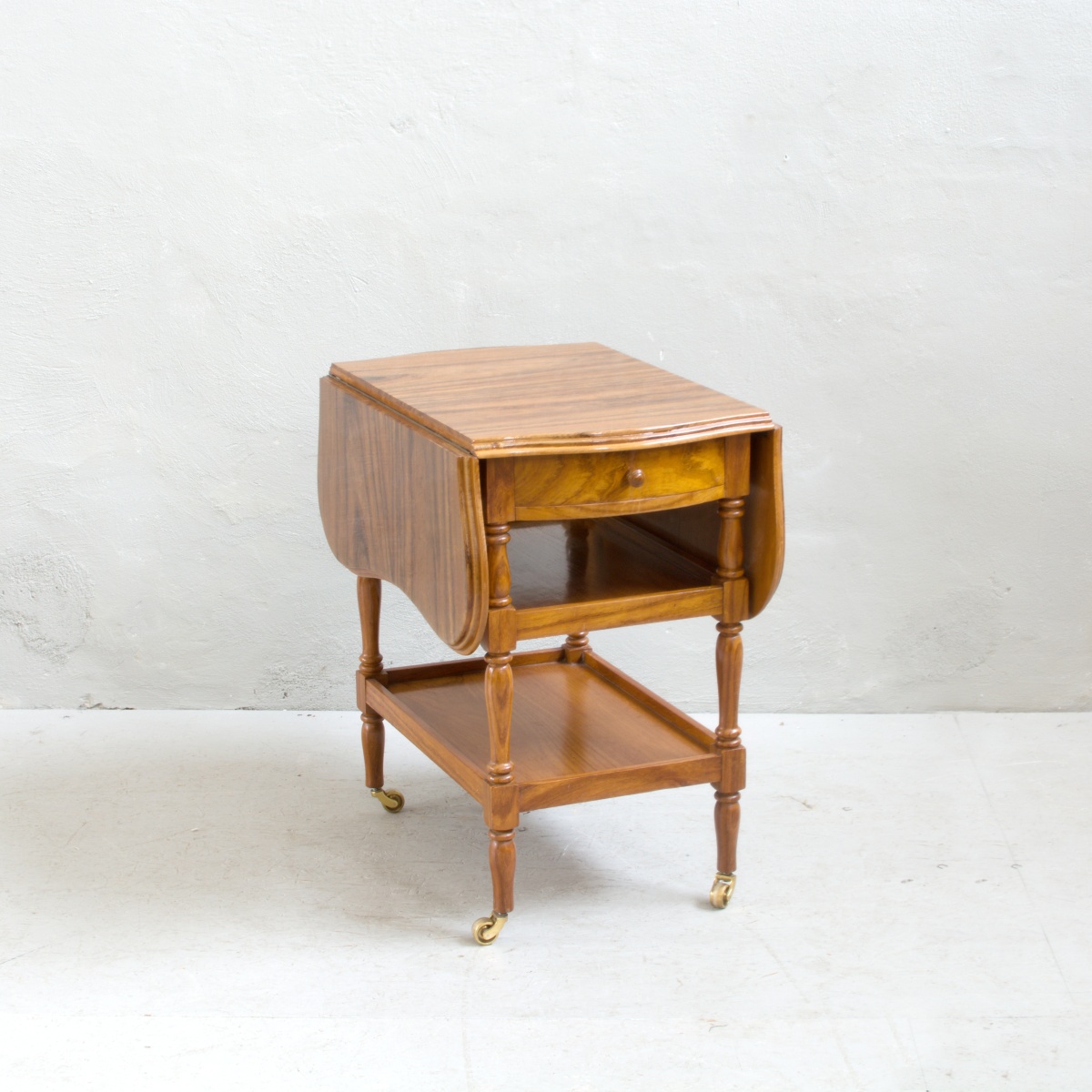 Prodej anglického vintage nábytku vintage stolek